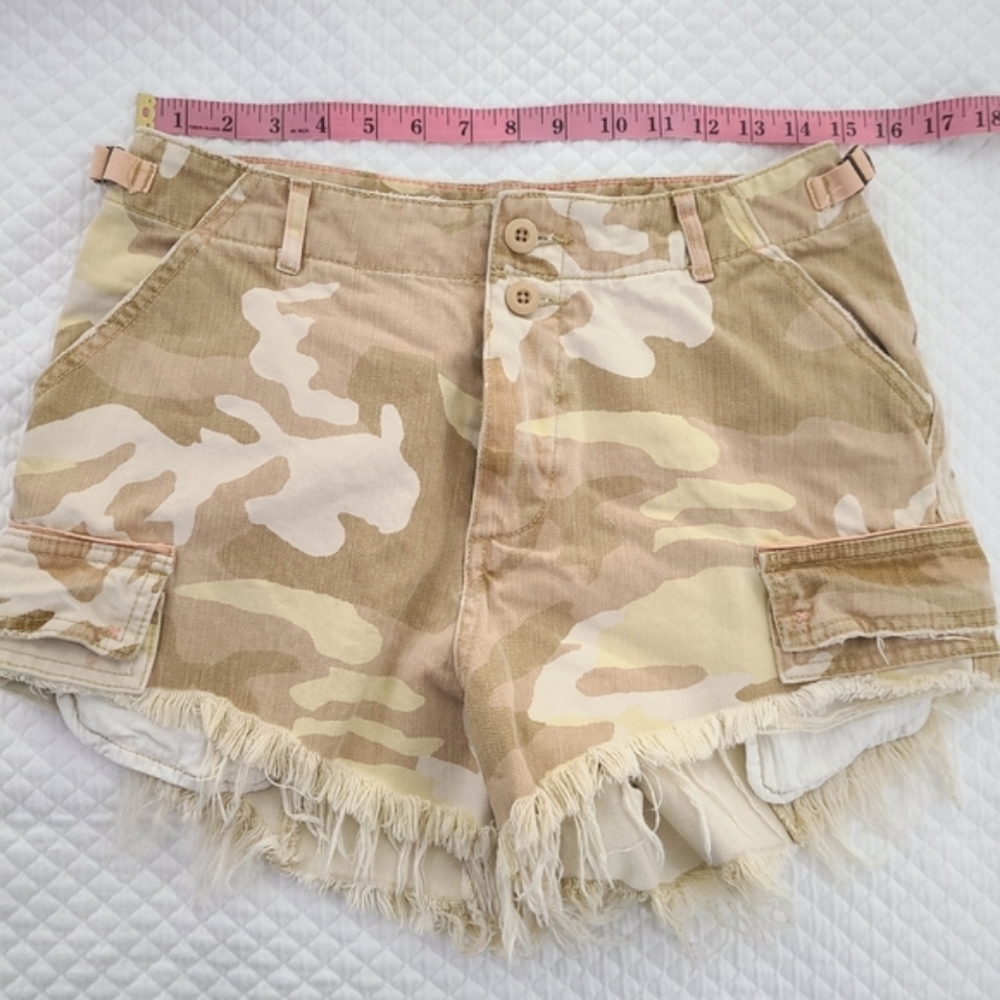 Free People commander cutoff desert camo shorts - Picture 8 of 13